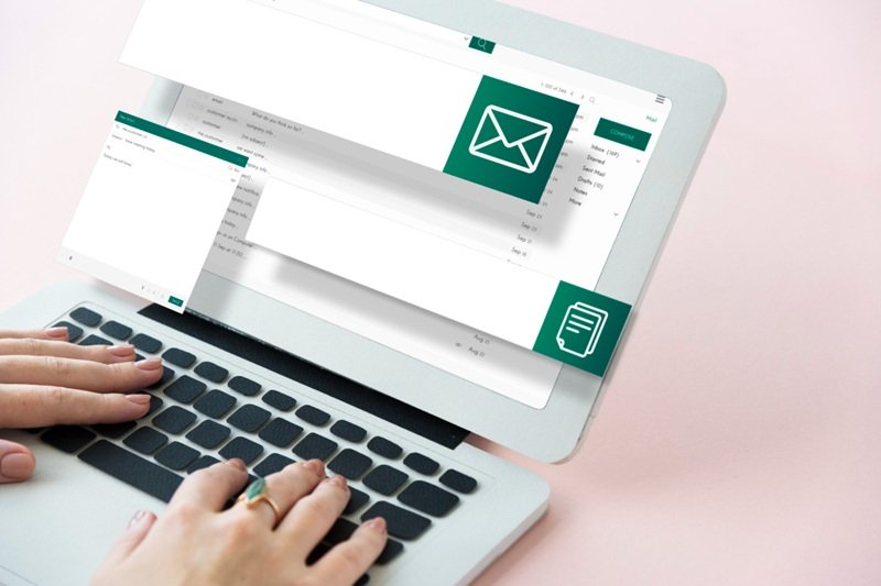 Ilustrasi email bisnis.