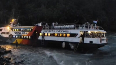 Kapal cepat Mentawai Fast mengalami kendala