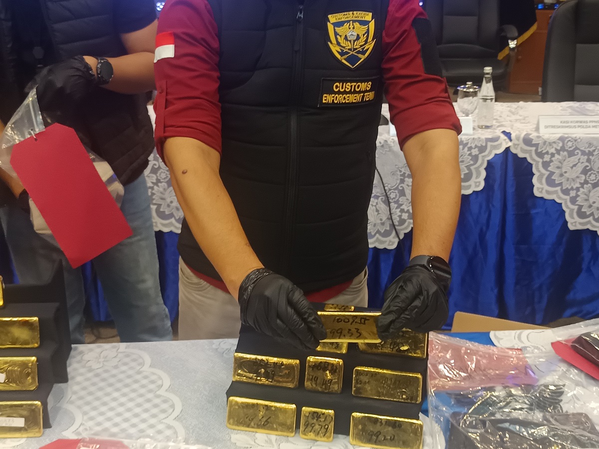 Direktorat Jenderal Bea dan Cukai (DJBC) kembali membongkar upaya ekspor emas batangan atau cast bar ilegal tanpa dilengkapi dokumen resmi Soetta.