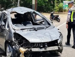 Honda Jazz Terguling di Pilubang, 4 Luka