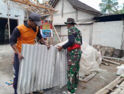 Satgas TMMD Reguler Ke-129 Bangun Atap Teras Rumah Bapak Fajar Arifin
