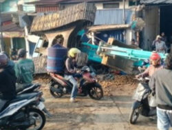 Ekskavator Terguling, Dua Orang Tewas