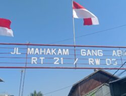Sambut HUT RI ke-81, Warga Selat Tengah Antusias Hiasi Gapura dengan Bendera Merah Putih