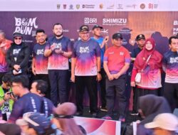 Lepas Race Day BOM Run 2026, Sekda Sumbar Apresiasi Konsistensi IKASMANTRI Dorong Sport Tourism