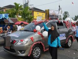 Beragam Kreativitas Masyarakat Solsel Padati Jalan Ibu Kota pada Pawai Alegoris