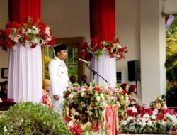 Pimpin Upacara Penurunan Bendera, Wagub Vasko Tegaskan Komitmen Jaga Merah Putih