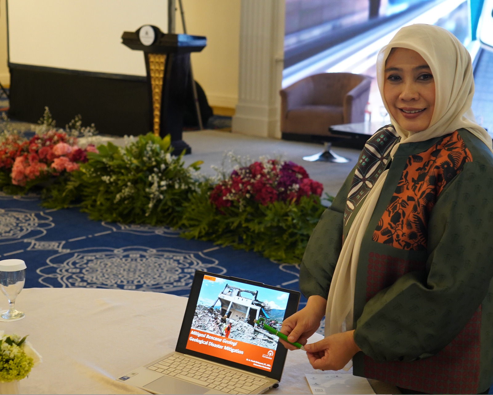 Dr. Farah Mulyasari saat memaparkan materi terkait komunikasi kebencanaan dalam kegiatan akademik Universitas Pertamina.