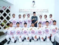 Gubernur Mahyeldi Lepas Kontingen MAN 1 Bukittinggi ke LKBB-PB Nasional di MPR RI