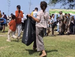 Bupati Padang Pariaman Ajarkan Anak-Anak Prilaku Cinta Lingkungan Bersih Usai Barefoot Running