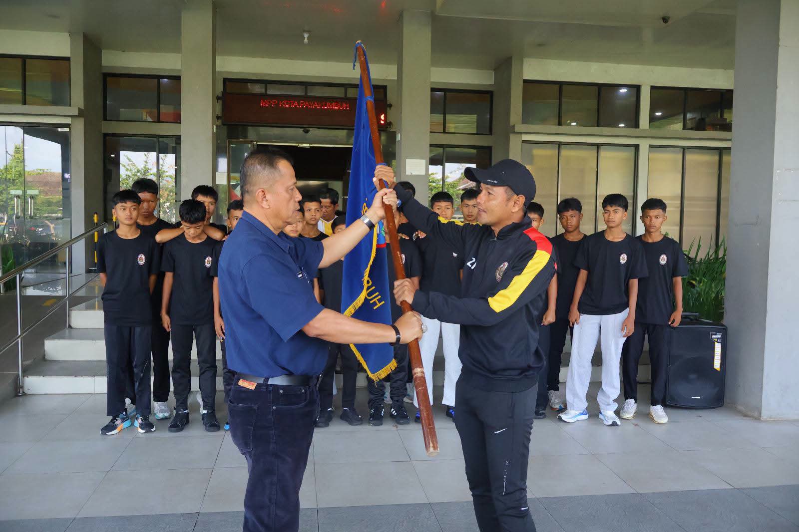 Pemko Payakumbuh Dukung Pembinaan Atlet Muda, Wawako Lepas Minang Sejagat FC U-14 ke Liga TopSkor Nasional 2026