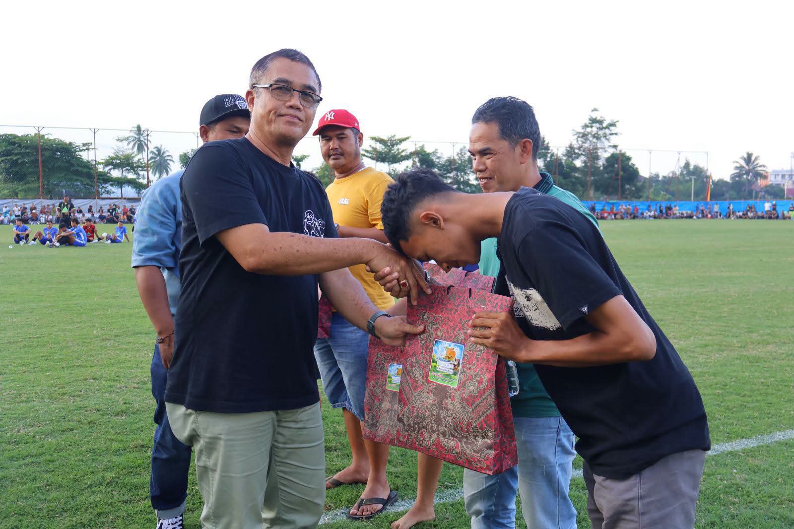 Saksikan Semifinal Piala Wali Kota Payakumbuh, Sekda Rida: Antusiasme Masyarakat Dorong Kompetisi Berkualitas untuk Bina Talenta Muda