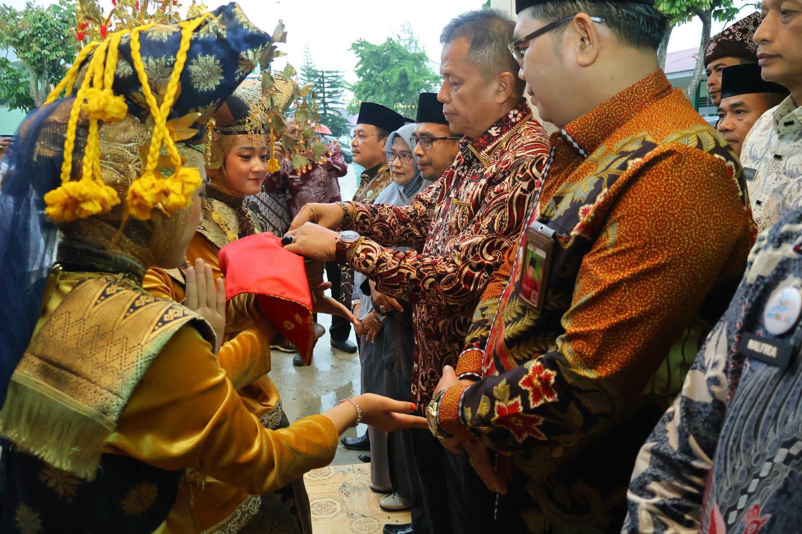 Pemko Payakumbuh Dorong Penguatan Karakter dan Mutu Pendidikan Madrasah