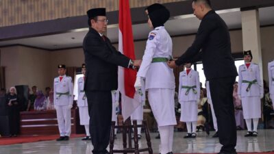 Wali Kota Zulmaeta Kukuhkan Paskibraka Payakumbuh untuk Upacara HUT ke-81 Kemerdekaan RI
