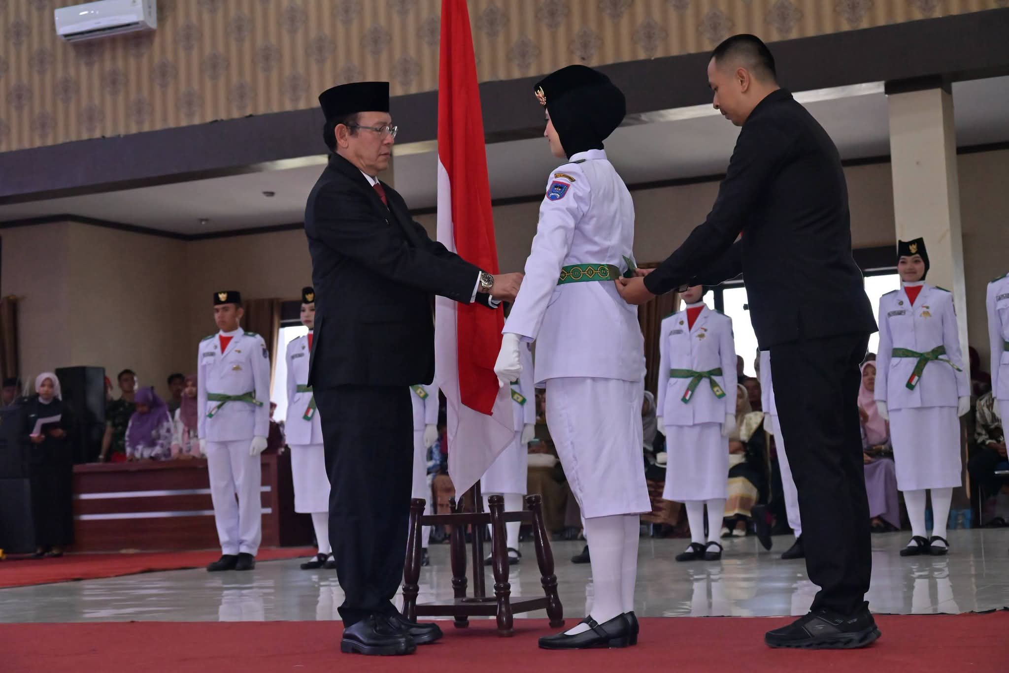 Wali Kota Zulmaeta Kukuhkan Paskibraka Payakumbuh untuk Upacara HUT ke-81 Kemerdekaan RI