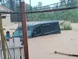 Kota Padang Sempat Lumpuh, Banjir di Mana-mana Puluhan Kendaraan Mogok dan Kemacetan Mengular