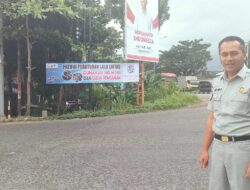 Jasa Raharja Sumbar Pasang Spanduk Keselamatan di Lima Titik Rawan Kecelakaan