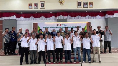 Pengurus PWI Agam foto bersam seusai dilantik, Kamis (13/8/2026).