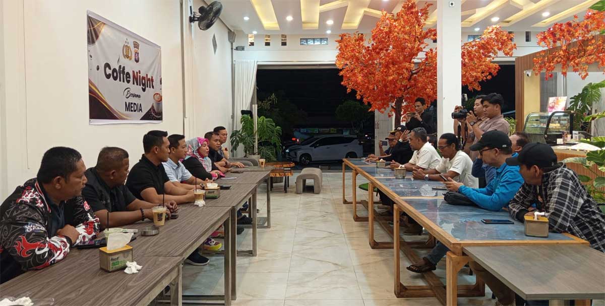 Polres Kapuas laksanakan Coffee Night dengan wartawan.