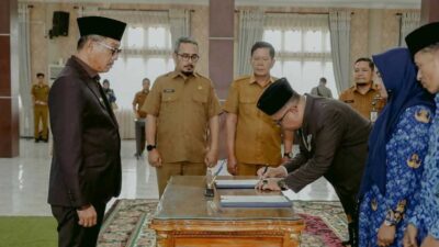 Syamsurizaldi dilantik jadi Sekda Solok Selatan.