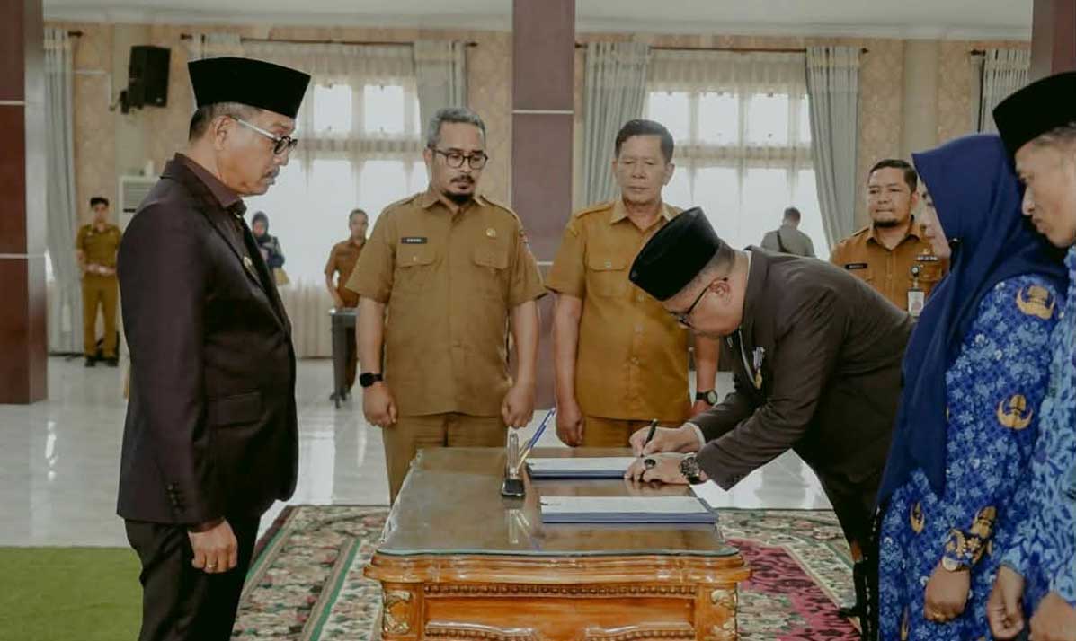 Syamsurizaldi dilantik jadi Sekda Solok Selatan.