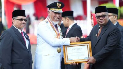Solsel Terima Penghargaan Adinata Syariah dari Pemprov Sumbar