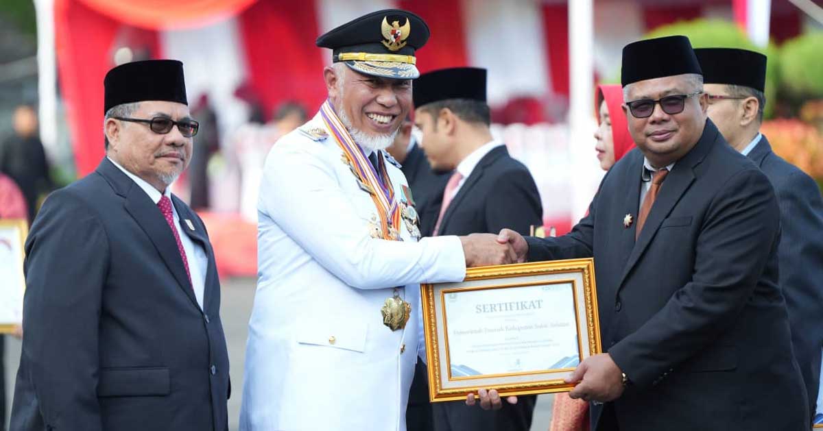 Solsel Terima Penghargaan Adinata Syariah dari Pemprov Sumbar