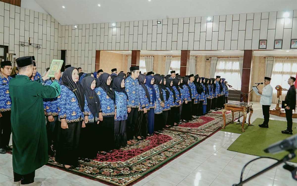 Bupati H. Khairunas Lantik 81Kepala Sekolah dan 48 Fungsional Gueu