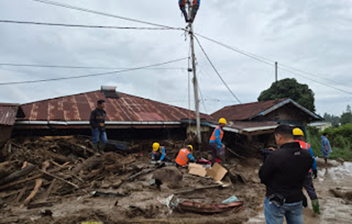 Gerak Cepat PLN UP3 Solok, Upayakan Listrik Kembali Pascagalodo.
