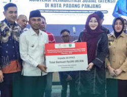 59 Warga Padang Panjang Terima Bantuan ATENSI dari Kemensos