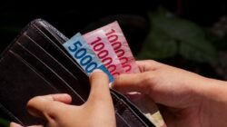 Nilai tukar rupiah terhadap dolar AS ditutup melemah pada akhir perdagangan hari ini.