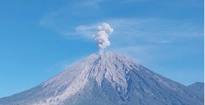 Gunung Semeru.