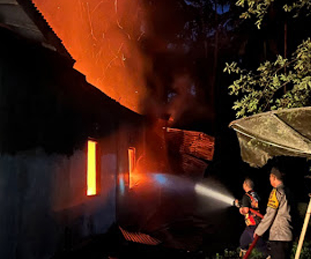 Kebakaran Hanguskan Satu Rumah di VII Koto Sungai Sariak