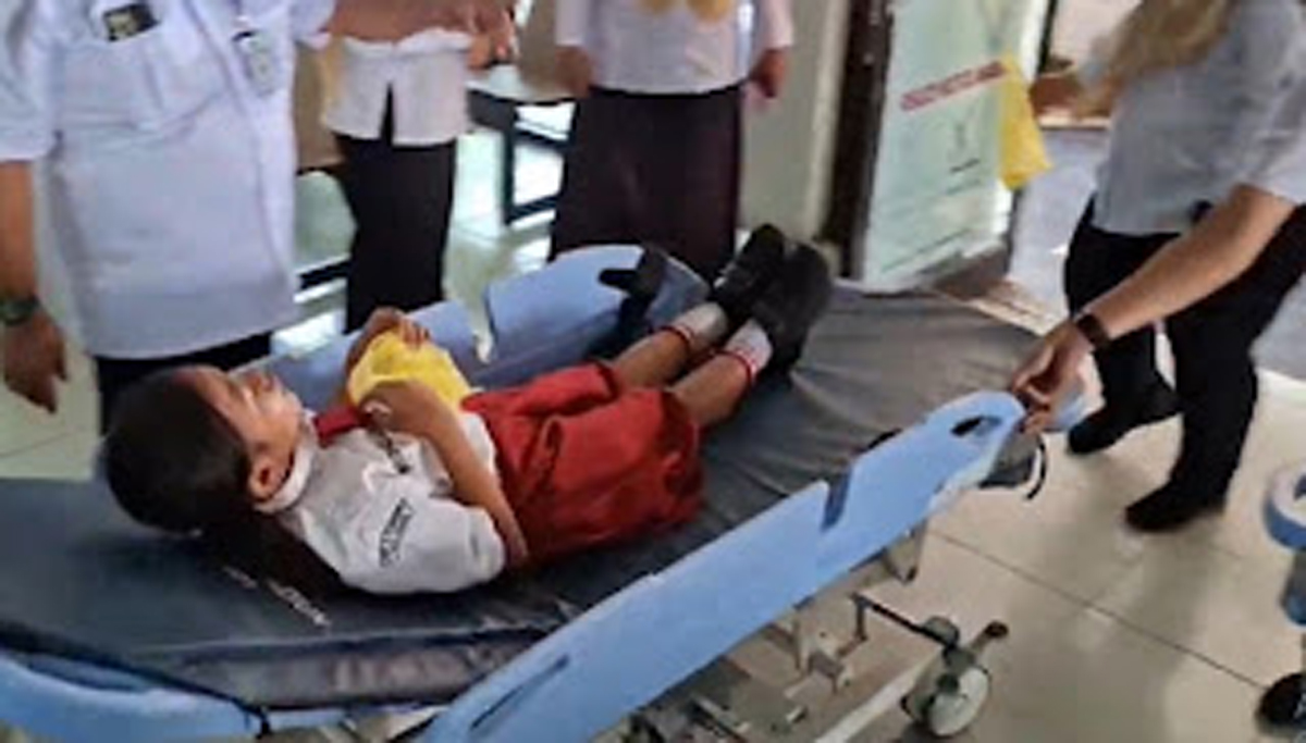 Siswa SD di Kota Madiun dievakuasi ke rumah sakit