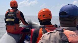 Tim SAR gabungan melakukan pencarian tujuh penumpang perahu ketinting
