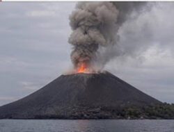 Anak Krakatau Meletus Lagi Minggu Malam