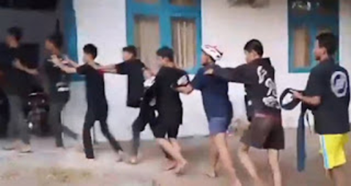 Belasan remaja anggota geng motor ditangkap polisi.