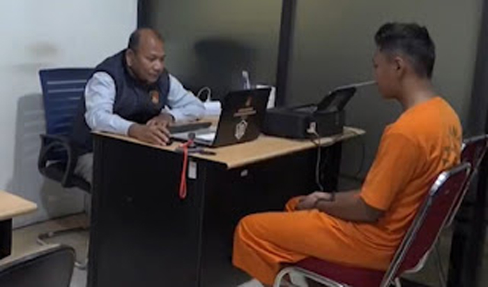 Polisi menangkap pemuda yang menyebarkan video asusila siswi SMP.