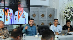 Walikota Fadly Amran memimpin rapat