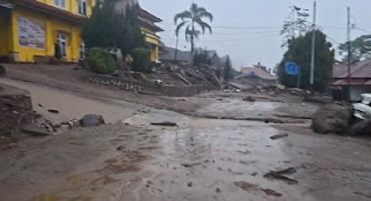 Update Banjir Bandang Kantor Bupati Solok: 4 Orang Terluka