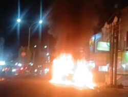 Expander Terbakar di Jalan Dr Sutomo