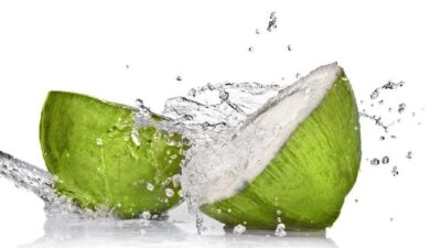 Air Kelapa Bisa Mempercepat Haid? Ini Faktanya