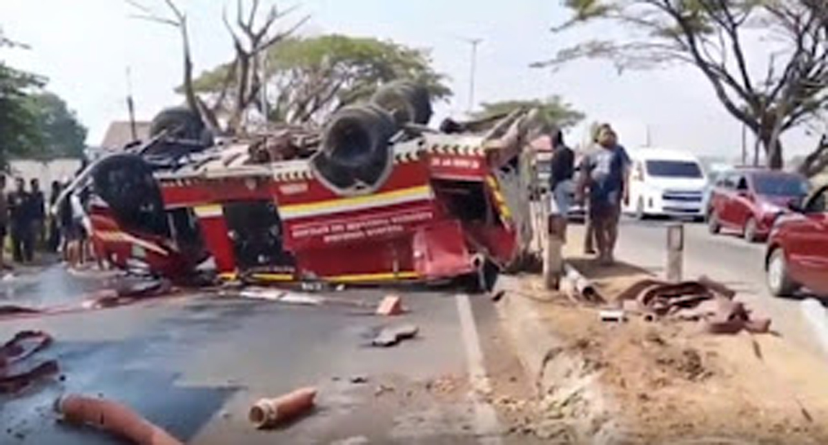 Kecelakaan maut menimpa mobil damkar yang terguling