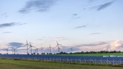Maksimalkan PLTS hingga Panas Bumi, Ini Cara Percepat Transisi Energi di Indonesia.