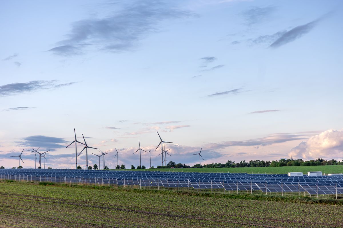 Maksimalkan PLTS hingga Panas Bumi, Ini Cara Percepat Transisi Energi di Indonesia.