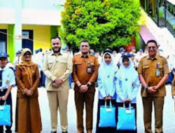 Siswa Desil 1-5 Dapat Seragam Gratis