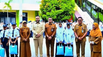 Siswa Desil 1-5 Dapat Seragam Gratis