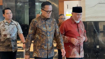 Gubernur Sumbar Mahyeldi Ansharullah dengan Chief Operating Officer (COO) Danantara Dony Oskaria di Wisma Danantara, Jakarta, Kamis (3/9/2026).