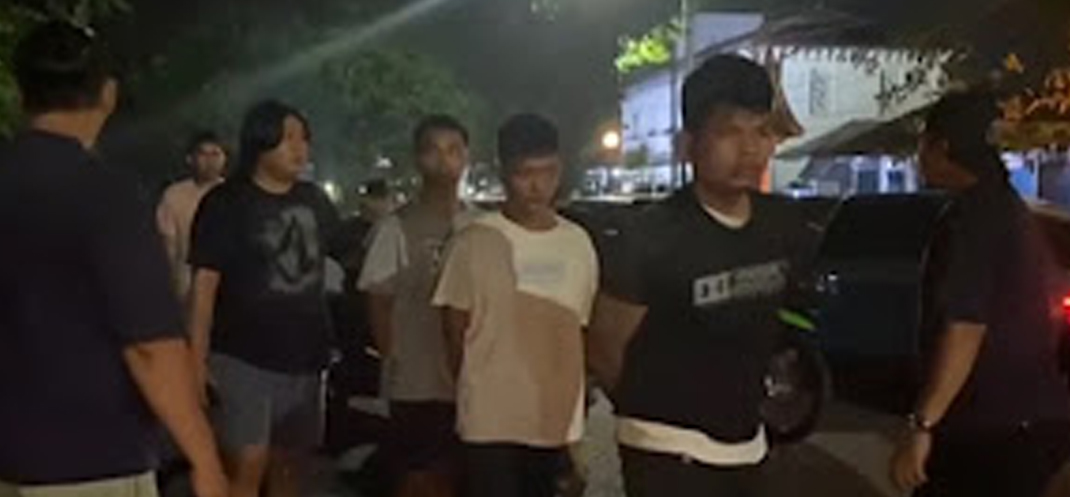Ketiga pelaku saat diamankan Tim 1 Klewang Polresta Padang