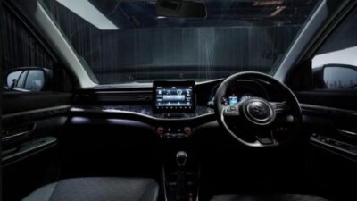 Dashboard mobil berbau apek sering menjadi tanda adanya masalah pada sistem pendingin atau bagian kabin yang lembap.
