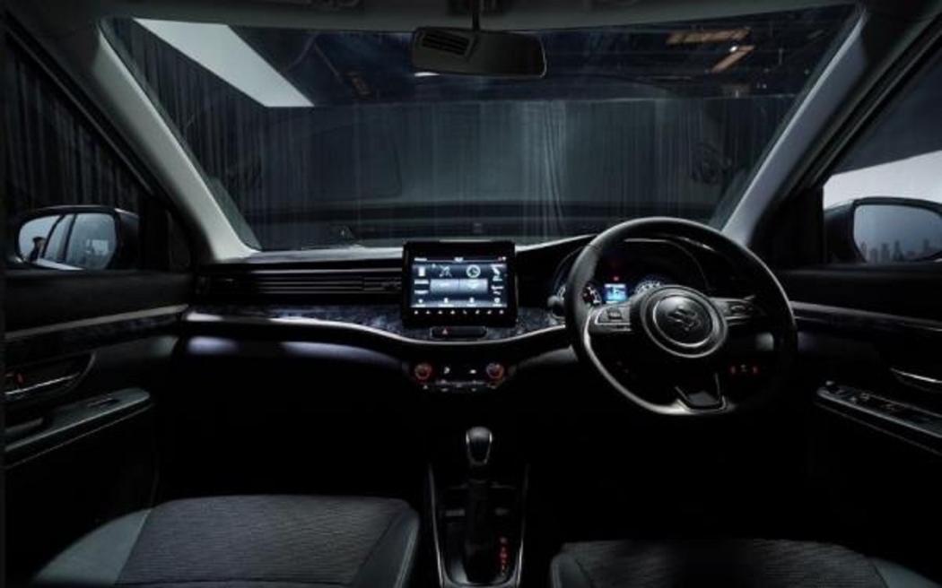 Dashboard mobil berbau apek sering menjadi tanda adanya masalah pada sistem pendingin atau bagian kabin yang lembap.